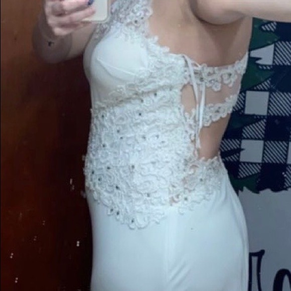 Wedding dress - Picture 2 of 6